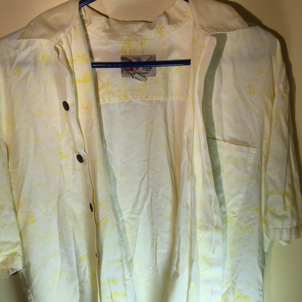 MENS HILO HATTIE HAWAIIAN SHIRT SZ M LIGHT COLORS